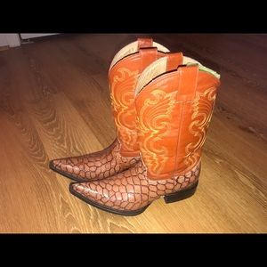Amazing alligator + leather cowboy boots